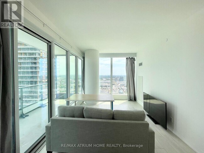 Photo du bâtiment - 950 Portage Pkwy