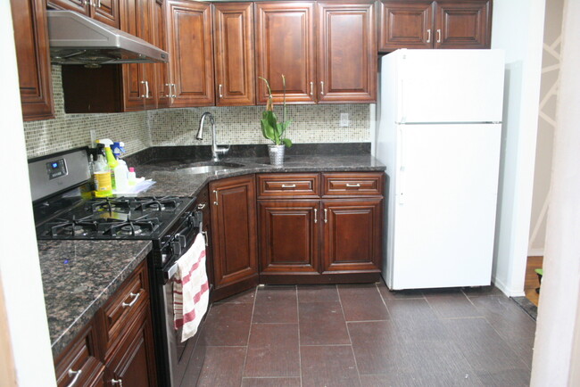 Kitchen - 3148 48th St