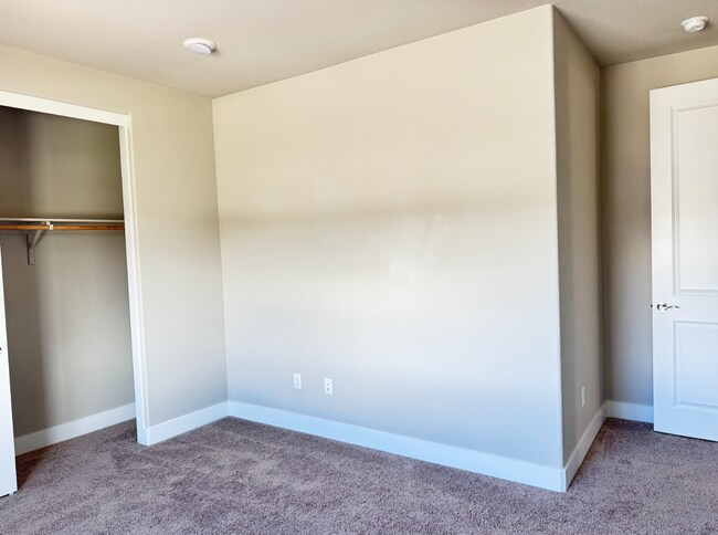 Foto del edificio - 4 Bedroom | 3 Baths | Single Story | 2290sf | 2 car garage and fenced yard