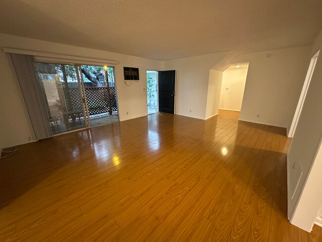 Building Photo - 1906 Pelham Ave