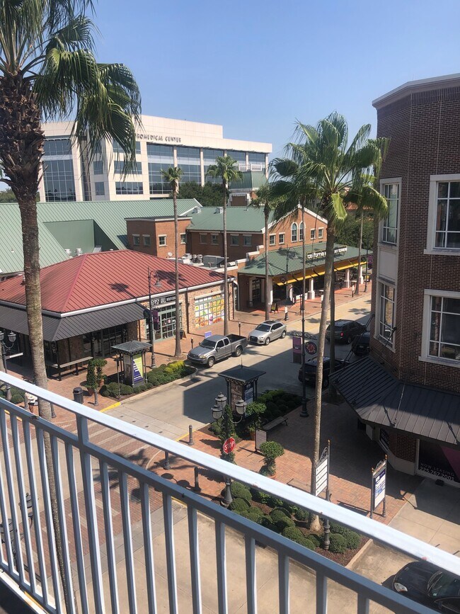 Foto del edificio - 7707 Bluebonnet Blvd