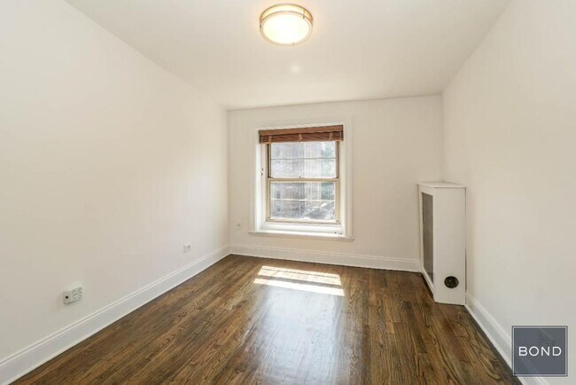 Foto del edificio - 35 W 8th St