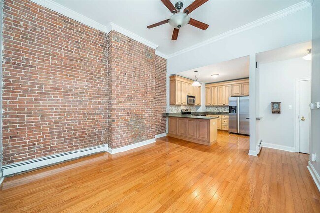Building Photo - 1102 Washington St