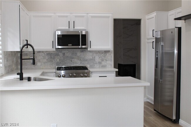 Building Photo - 9505 Summer Rain Dr