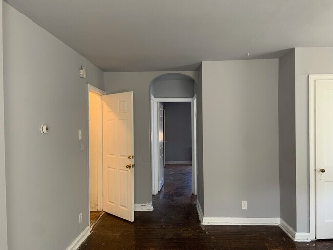 Entrance, LR and hallway - 6450 Marsden St