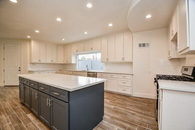 Foto del edificio - 8115 Fondren Lake Dr