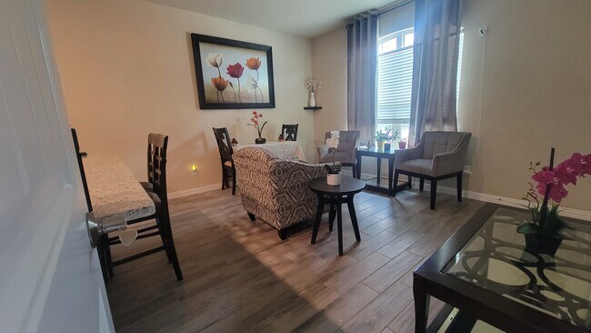 Foto del edificio - 4216 Hialeah Dr