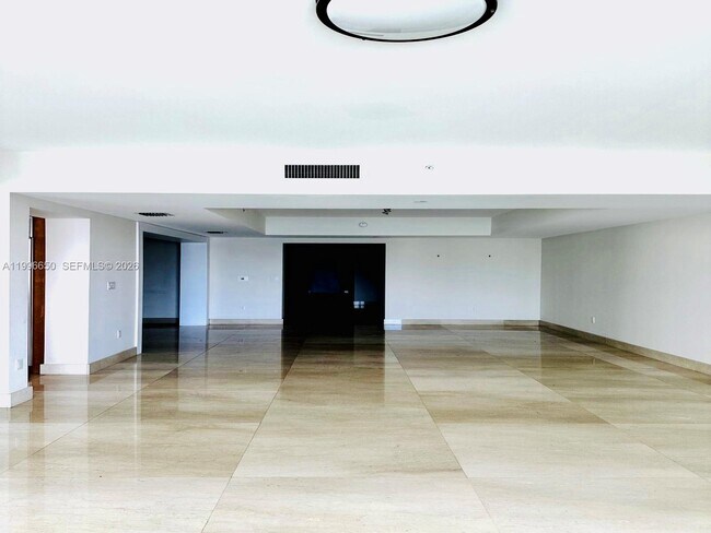 Foto del edificio - 3301 NE 183rd St