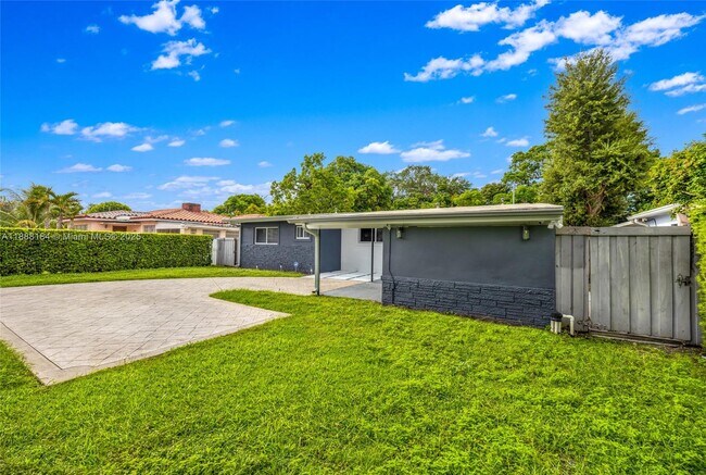 Foto del edificio - 840 NE 159th St