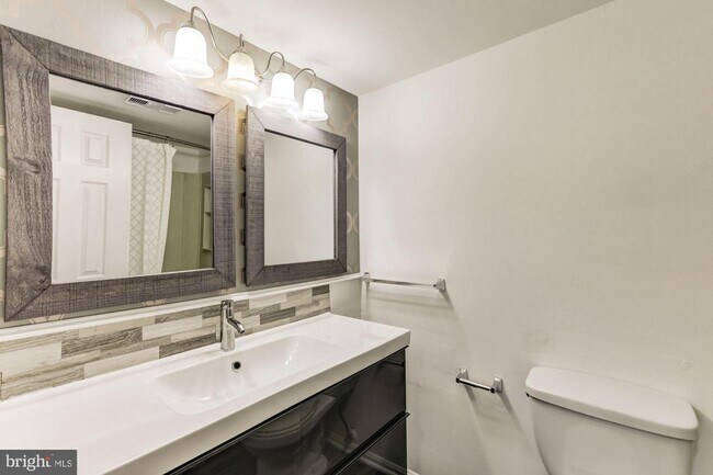Foto del edificio - 5920 Cove Landing Rd