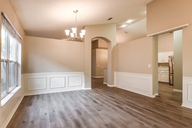 Foto del edificio - 15849 Green Cove Blvd