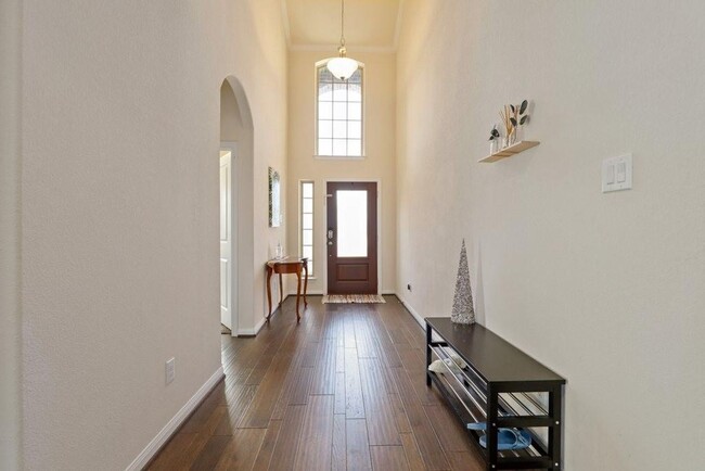 Building Photo - Beautiful Home in the Mayfield Ranch