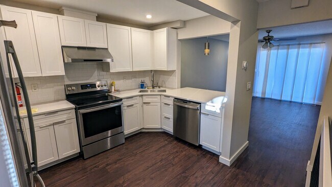 Foto del edificio - 5549 Windrush Ct