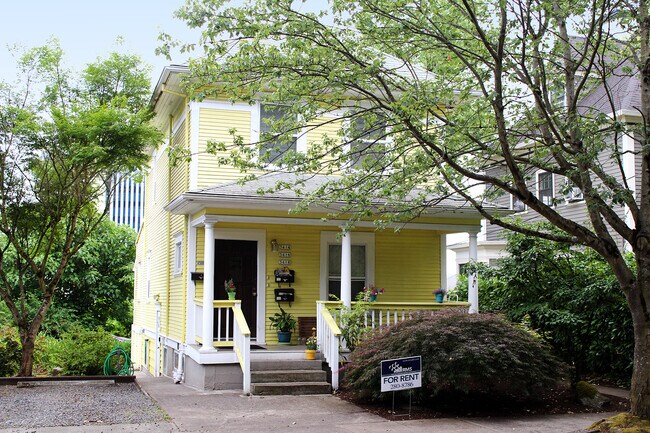 Building Photo - 3416 S Kelly Ave