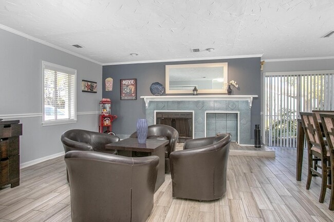 ¡Bienvenido a nuestra casa club! - Woodhollow Apartments