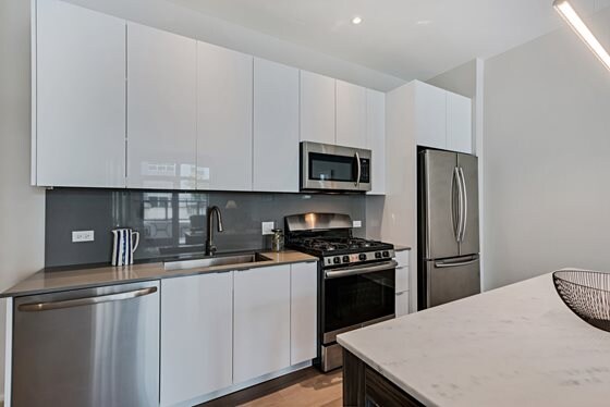 Foto del edificio - 2450 W Armitage Ave