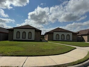 Building Photo - 3005 E Diamondhead Ave