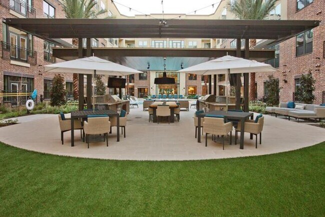 Foto del edificio - 1200 N Dairy Ashford Rd