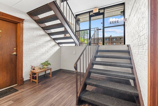 Foto del edificio - 3223 W Parkway Dr