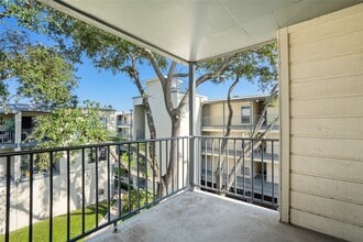 Building Photo - 4001 E NASA Pkwy