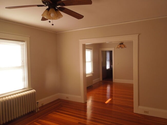 Building Photo - 44 Gentian Ave