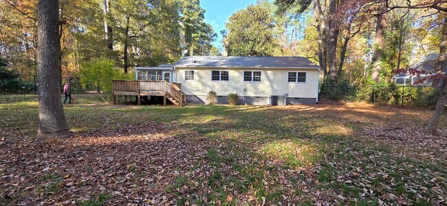 Foto del edificio - 135 Windsor Cir