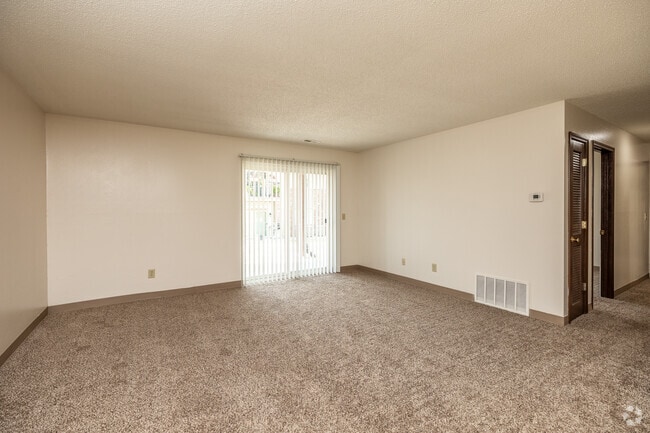 2BR, 1.5BA - 980 SF - Regency Woods