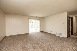 2BR, 1.5BA - 980 SF - Regency Woods