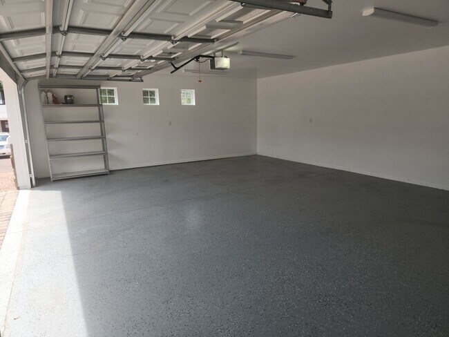 Building Photo - Beautiful 3 Bed / 2 Bath New Site Built Ho...