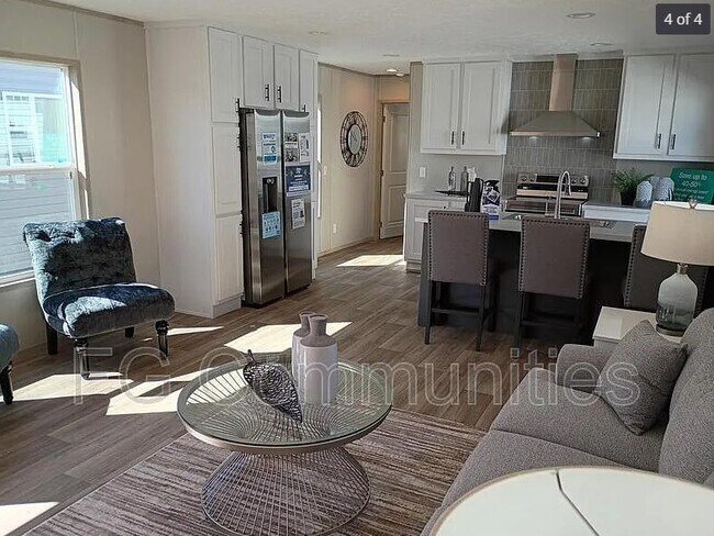 Foto del edificio - 1124 N Bryan Rd