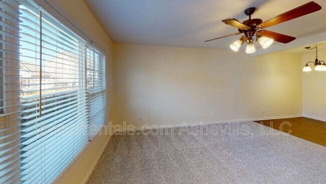 Building Photo - 98 Rotunda Cir