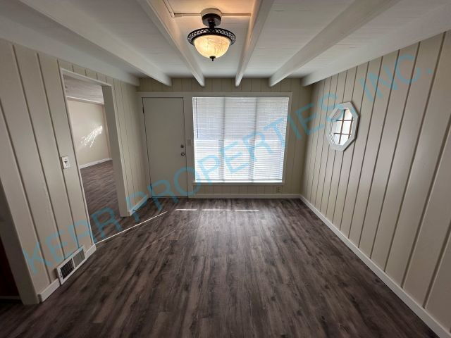 Foto del edificio - Charming 3-Bedroom Retreat in Milwaukie – Your Perfect 1294 Sq. Ft. Home Awaits!