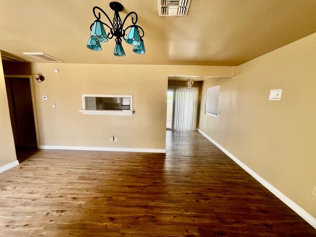 Building Photo - 6370-6370 Tamarisk Ave