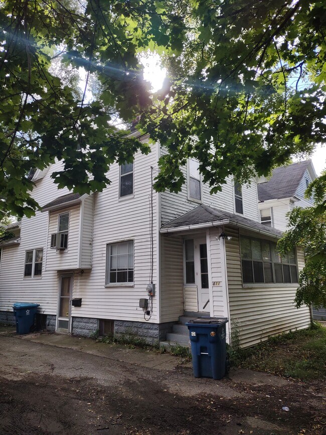 Building Photo - 811 Vine Pl