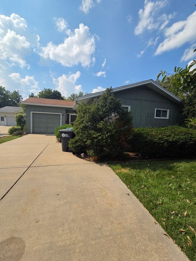 Building Photo - 714 N 76th St