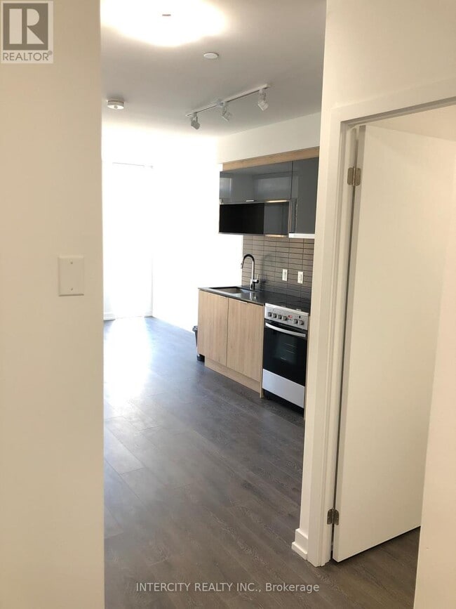 Building Photo - 159 Wellesley St E