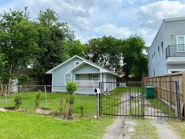 Foto del edificio - 4426 Phlox St
