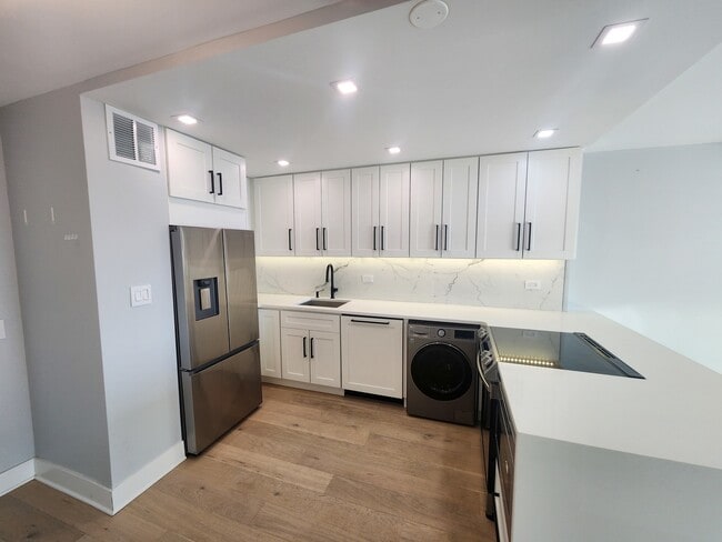 Foto del edificio - 1560 N Sandburg Terrace