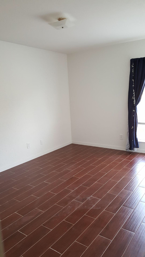 Bedroom 1 - 5550 N Braeswood Blvd