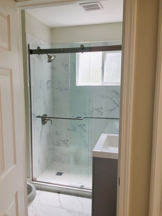 Foto del edificio - 2 br, 1 bath Duplex - 3318 Elliot Street U...