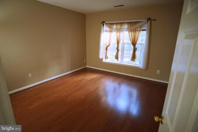 Building Photo - 5001 Hollington Dr