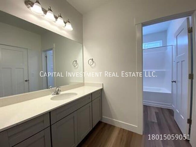 Foto del edificio - 947 W Coral Charm Wy