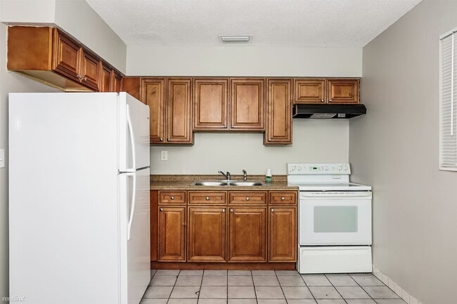 Building Photo - 3 br, 2 bath House - 3681 NE 15th Terrace