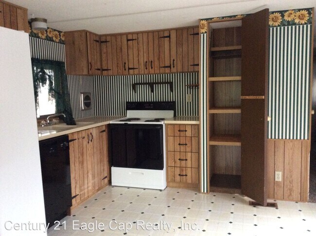 Building Photo - 2 br, 1 bath Apartment - 2414 Empire Dr.