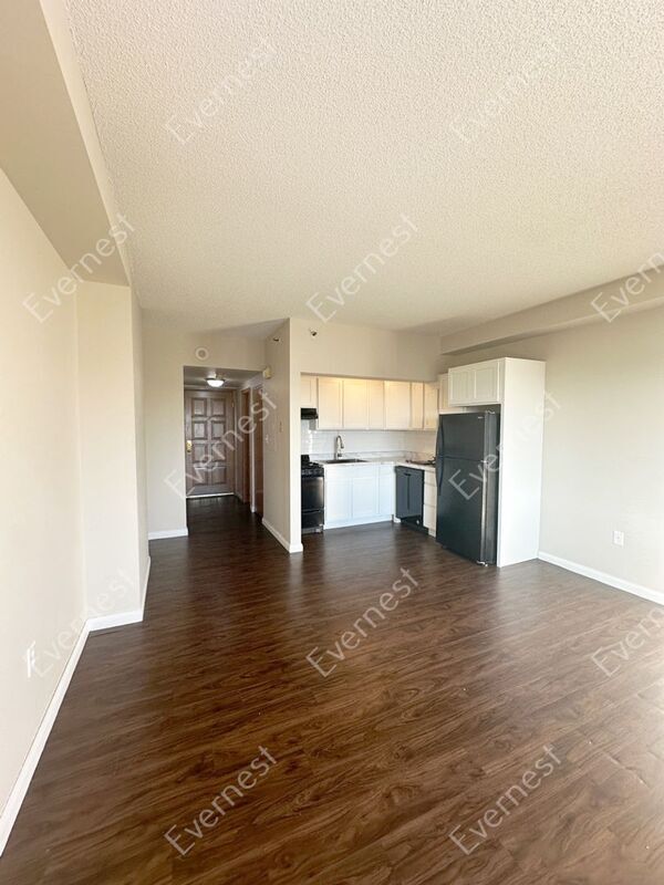 Foto principal - 155 W Main St