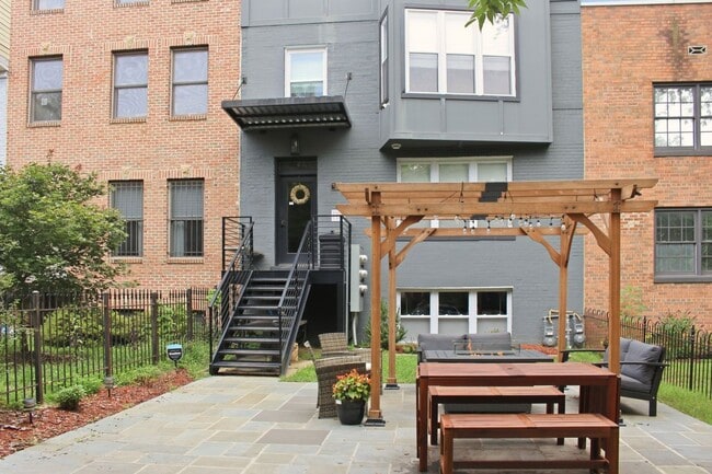 Building Photo - 1643 New Jersey Ave NW