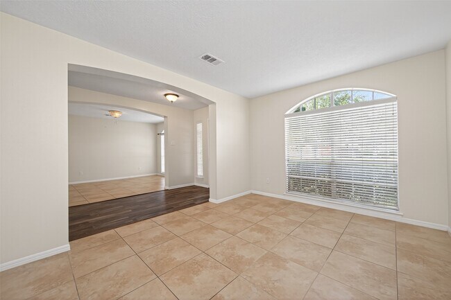 Foto del edificio - 3810 Timber Rail Dr