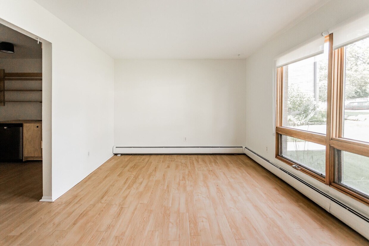 Foto principal - Updated One-Bedroom in Cherboneau North | ...