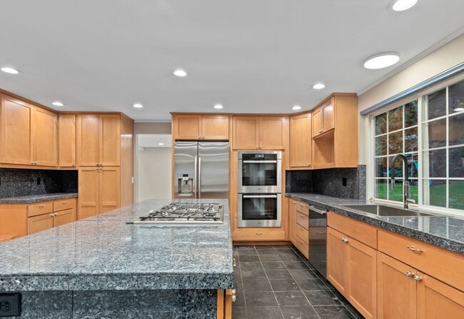 Building Photo - Stunning AIR CONDITIONED Dream Home in Cov...