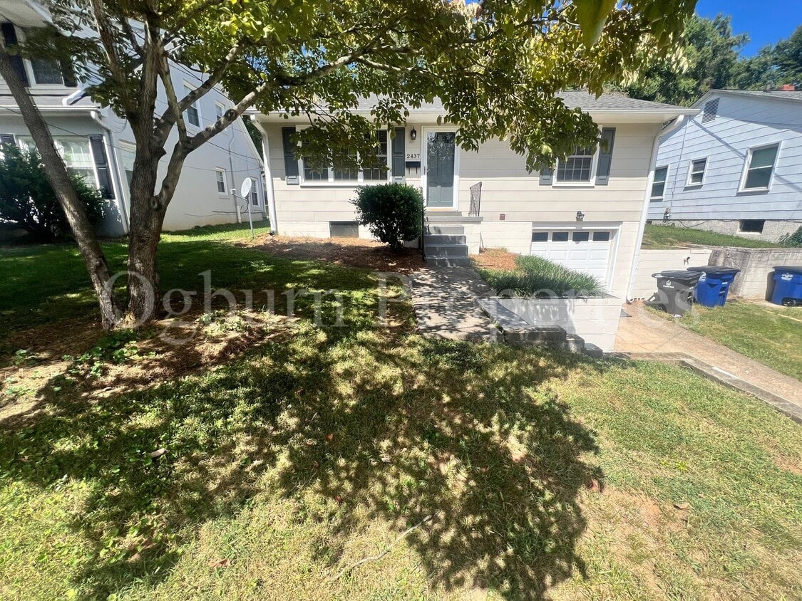 Primary Photo - 2437 Cherokee Ln